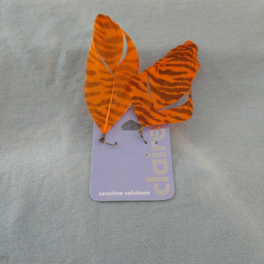 CLAIRE'S TIGER STRIPE FEATHERED DANGLE EARRINGS ORANGE BLACK NEW Y2K - Picture 5 of 6